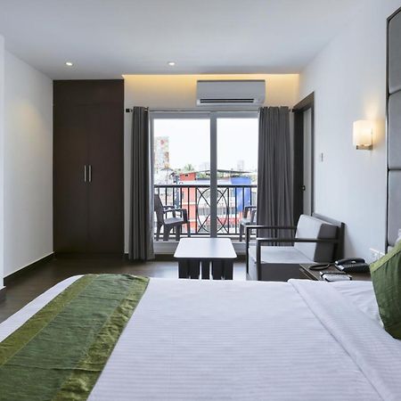 Hotel Crown Suites Kochi Екстер'єр фото
