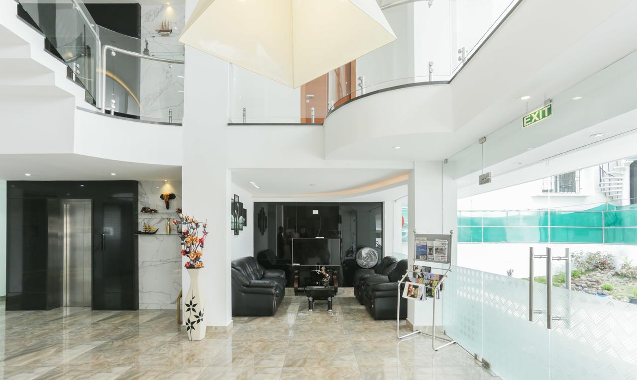 Hotel Crown Suites Kochi Екстер'єр фото
