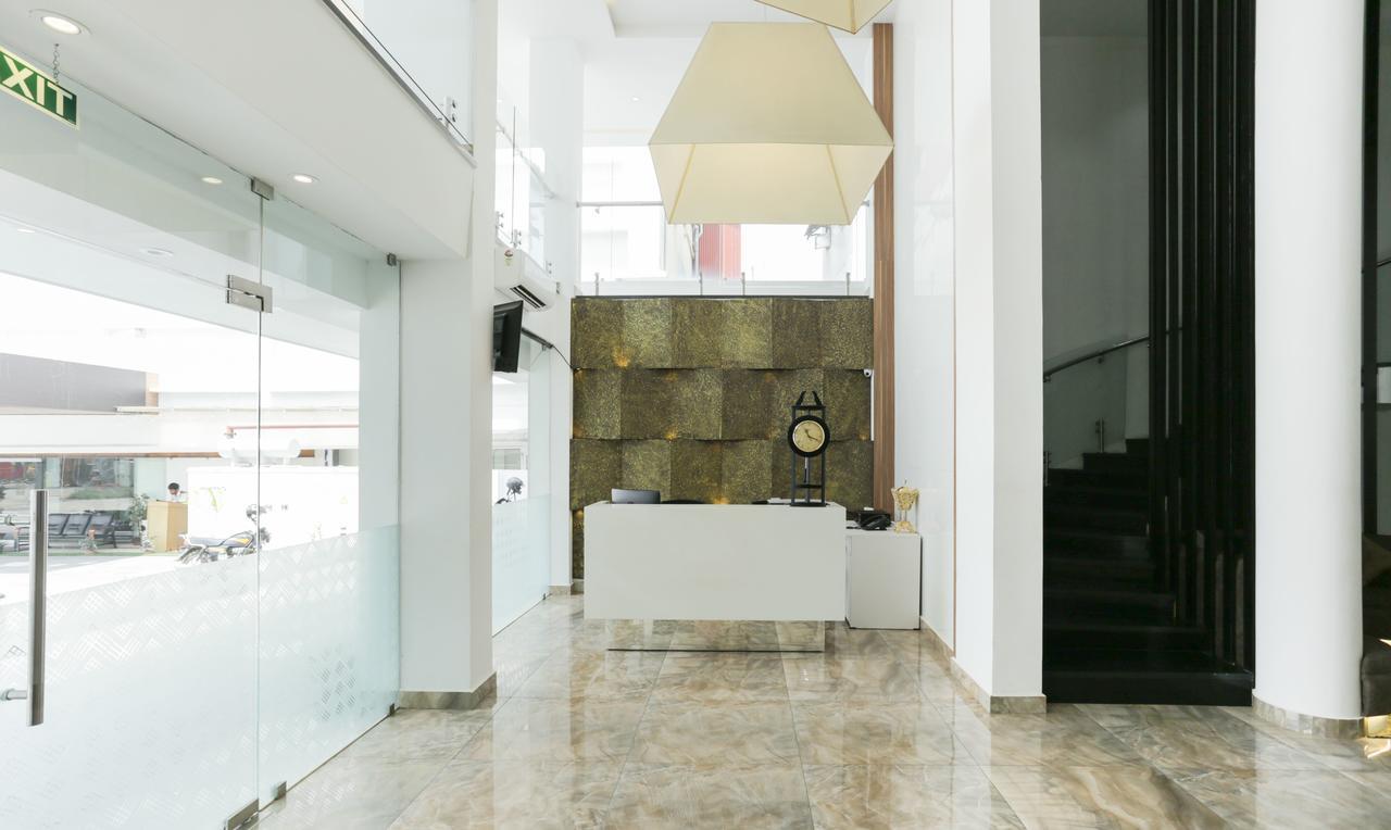Hotel Crown Suites Kochi Екстер'єр фото