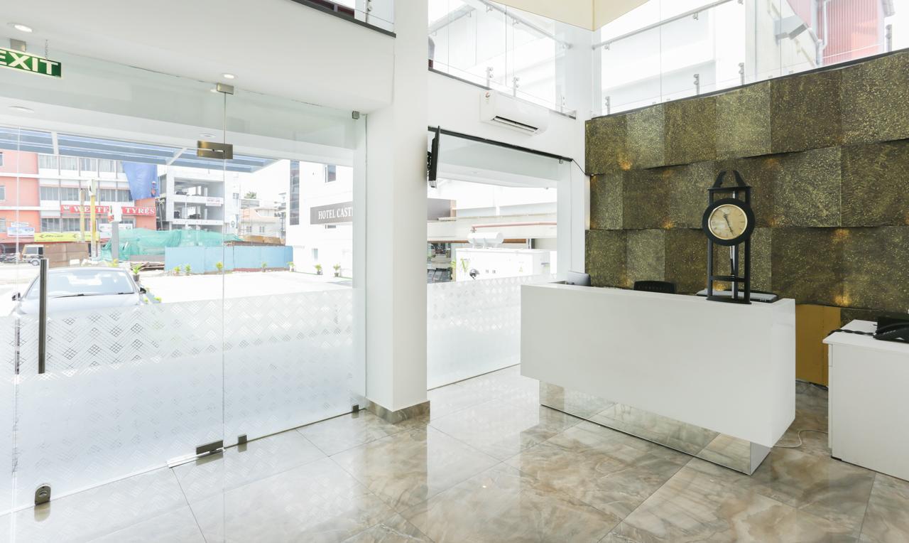 Hotel Crown Suites Kochi Екстер'єр фото