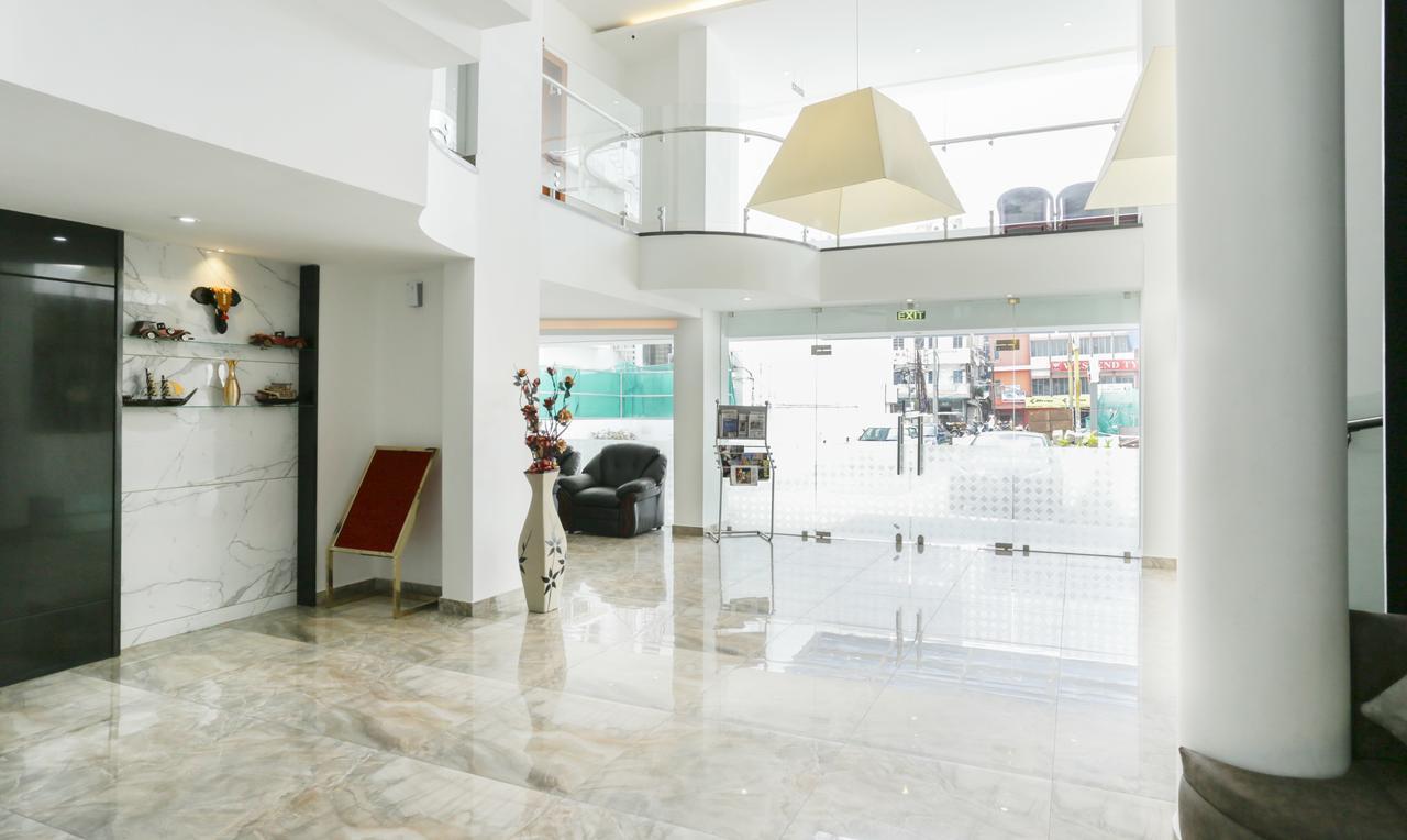 Hotel Crown Suites Kochi Екстер'єр фото