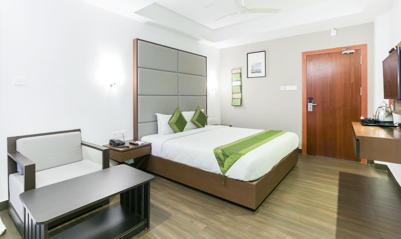Hotel Crown Suites Kochi Екстер'єр фото