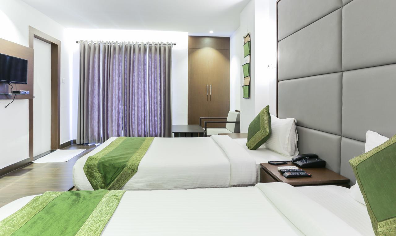 Hotel Crown Suites Kochi Екстер'єр фото