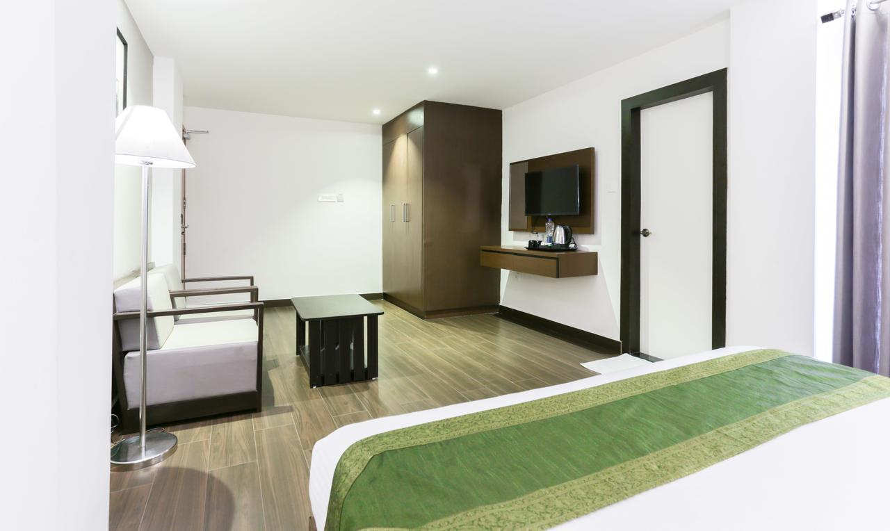 Hotel Crown Suites Kochi Екстер'єр фото