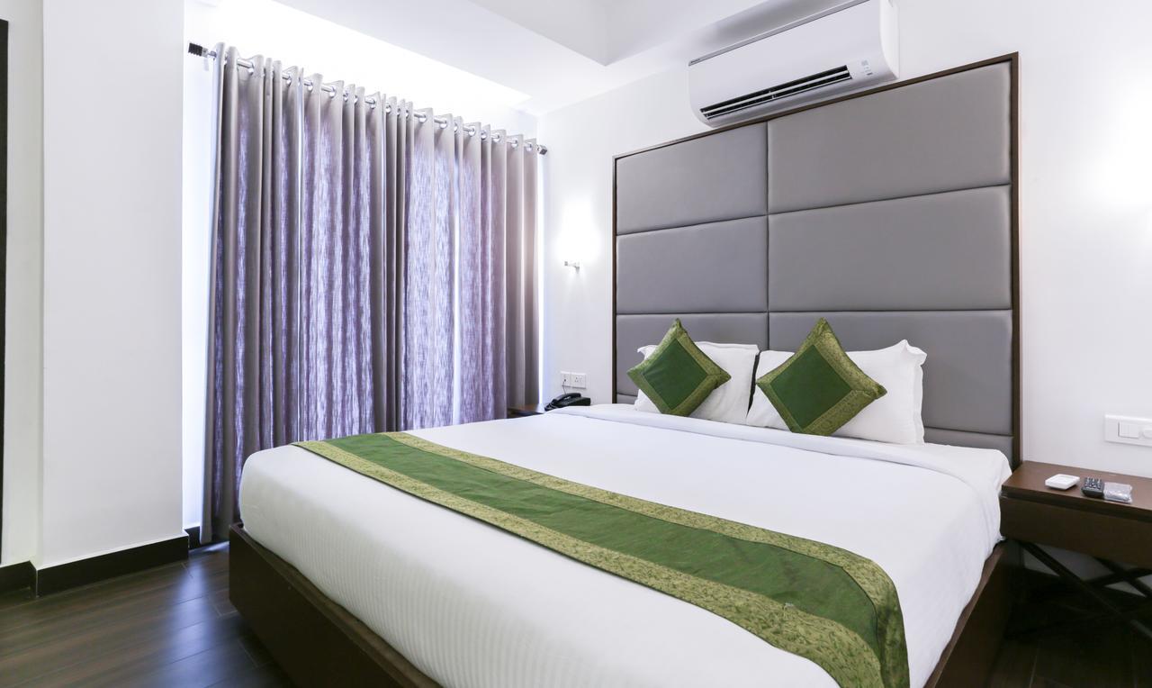 Hotel Crown Suites Kochi Екстер'єр фото