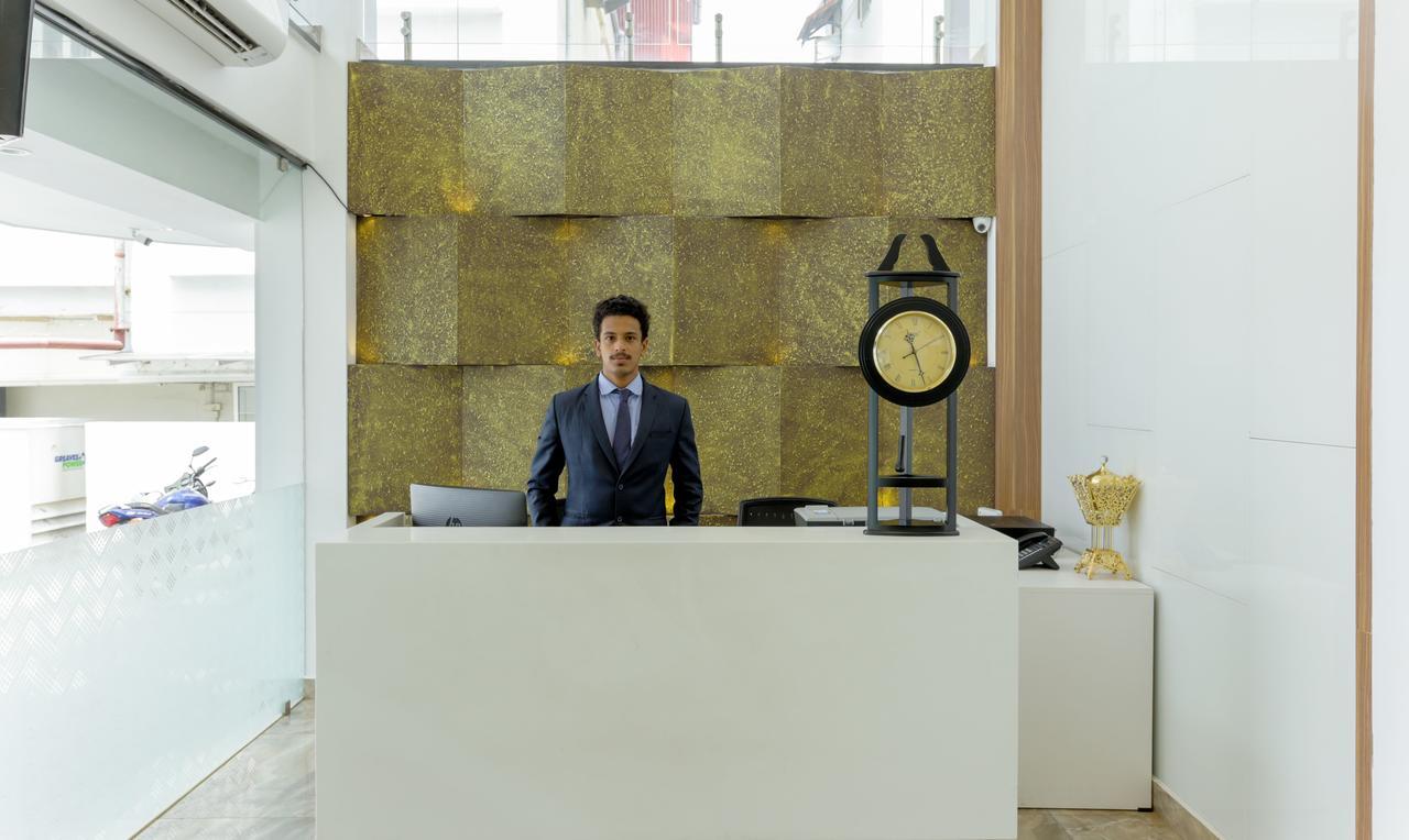 Hotel Crown Suites Kochi Екстер'єр фото