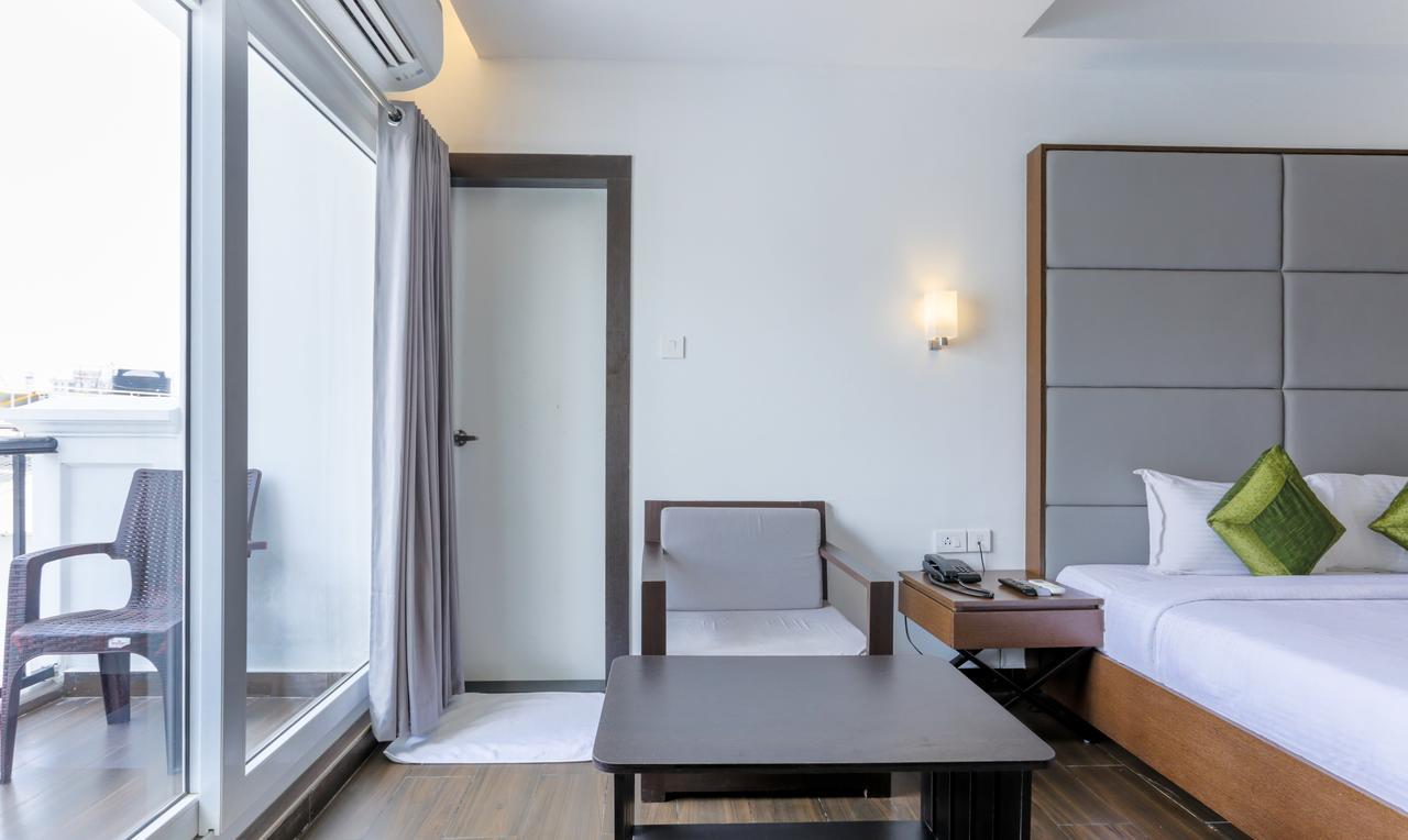 Hotel Crown Suites Kochi Екстер'єр фото