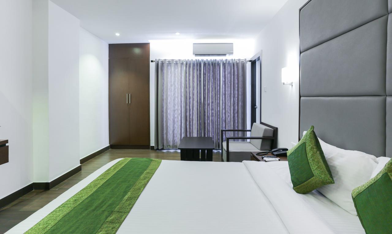 Hotel Crown Suites Kochi Екстер'єр фото