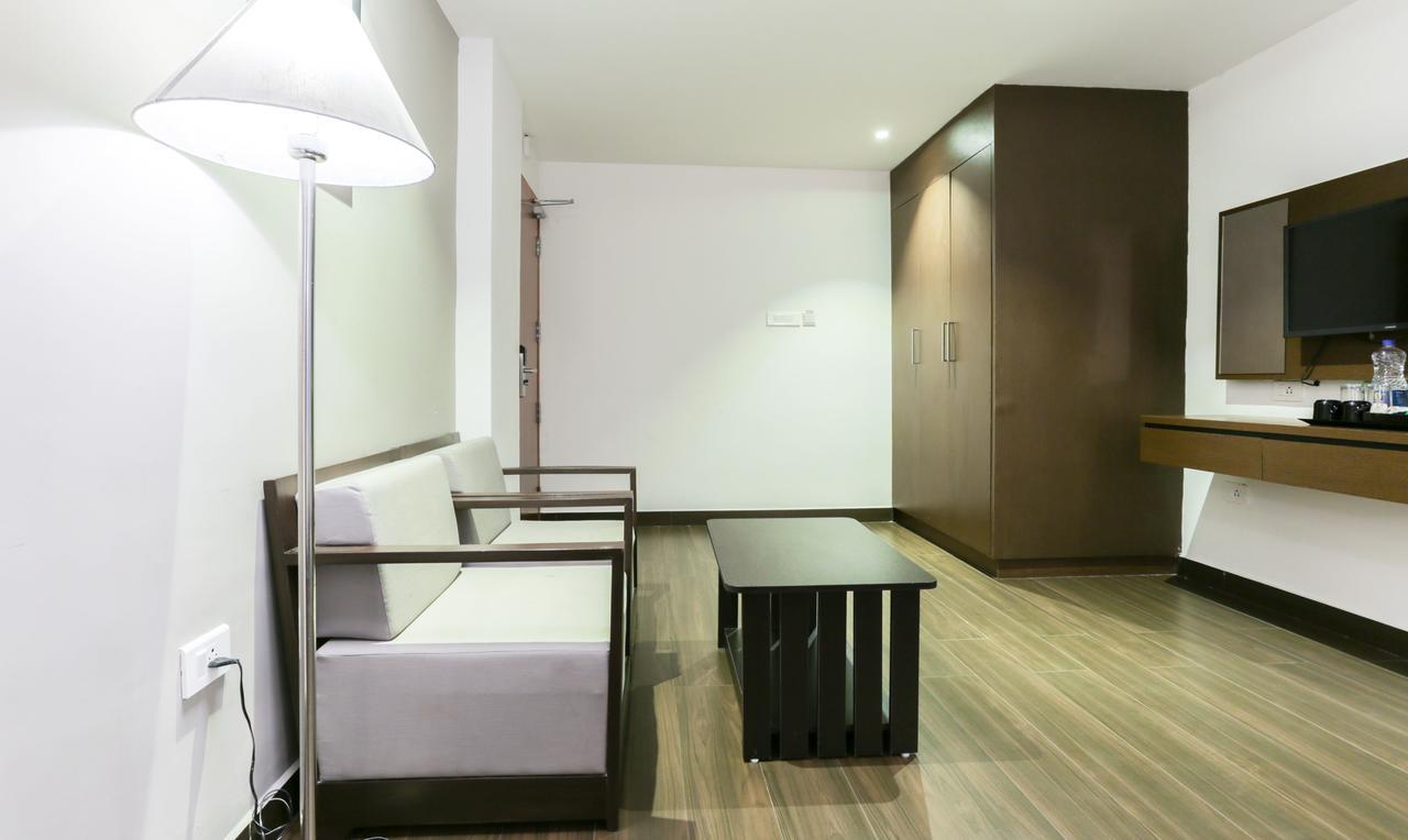 Hotel Crown Suites Kochi Екстер'єр фото