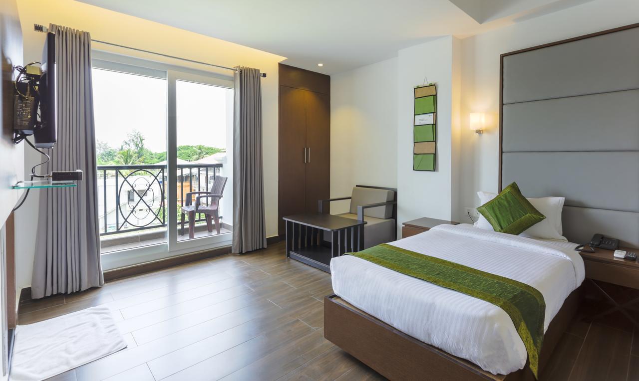 Hotel Crown Suites Kochi Екстер'єр фото