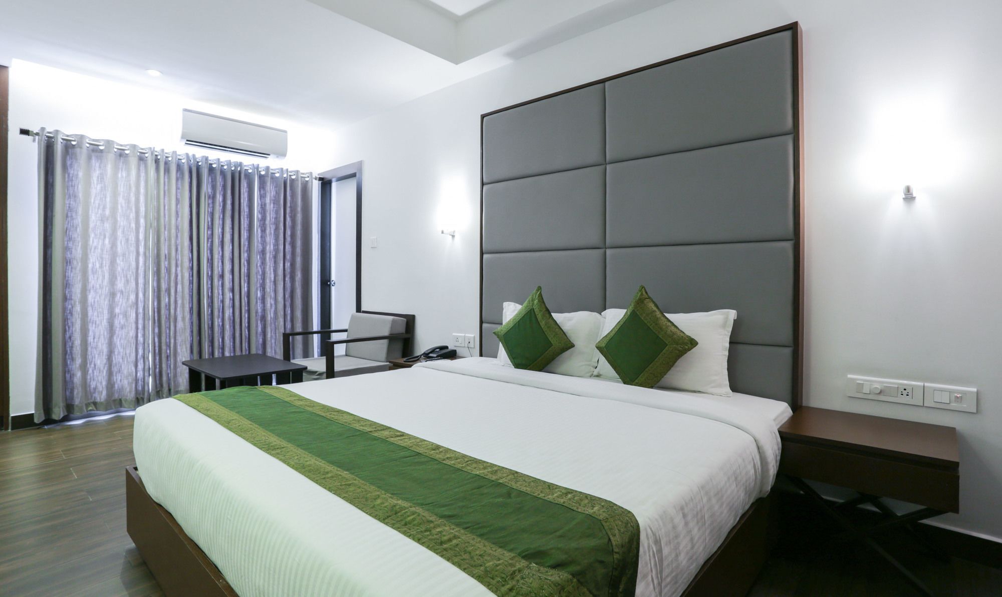 Hotel Crown Suites Kochi Екстер'єр фото
