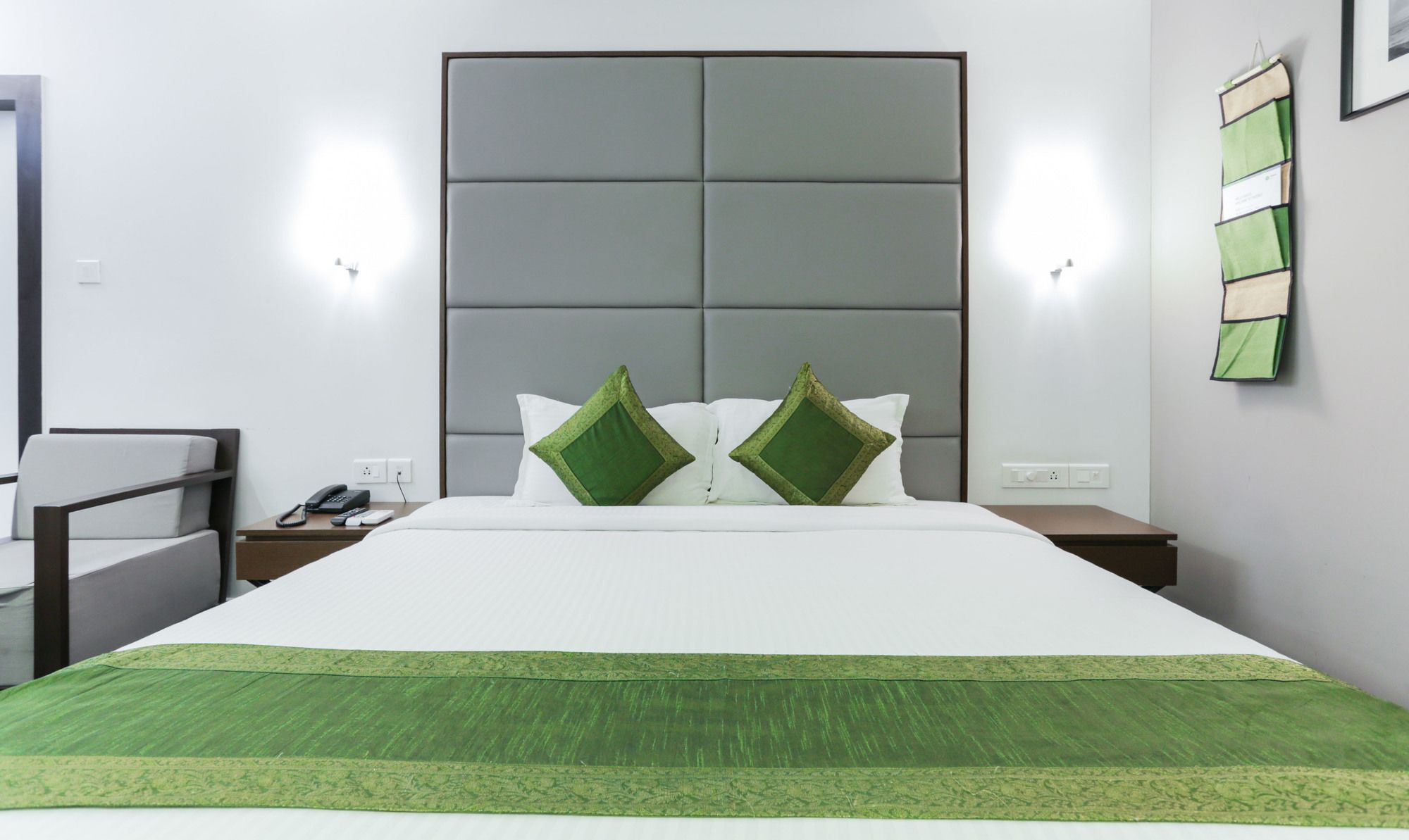 Hotel Crown Suites Kochi Екстер'єр фото