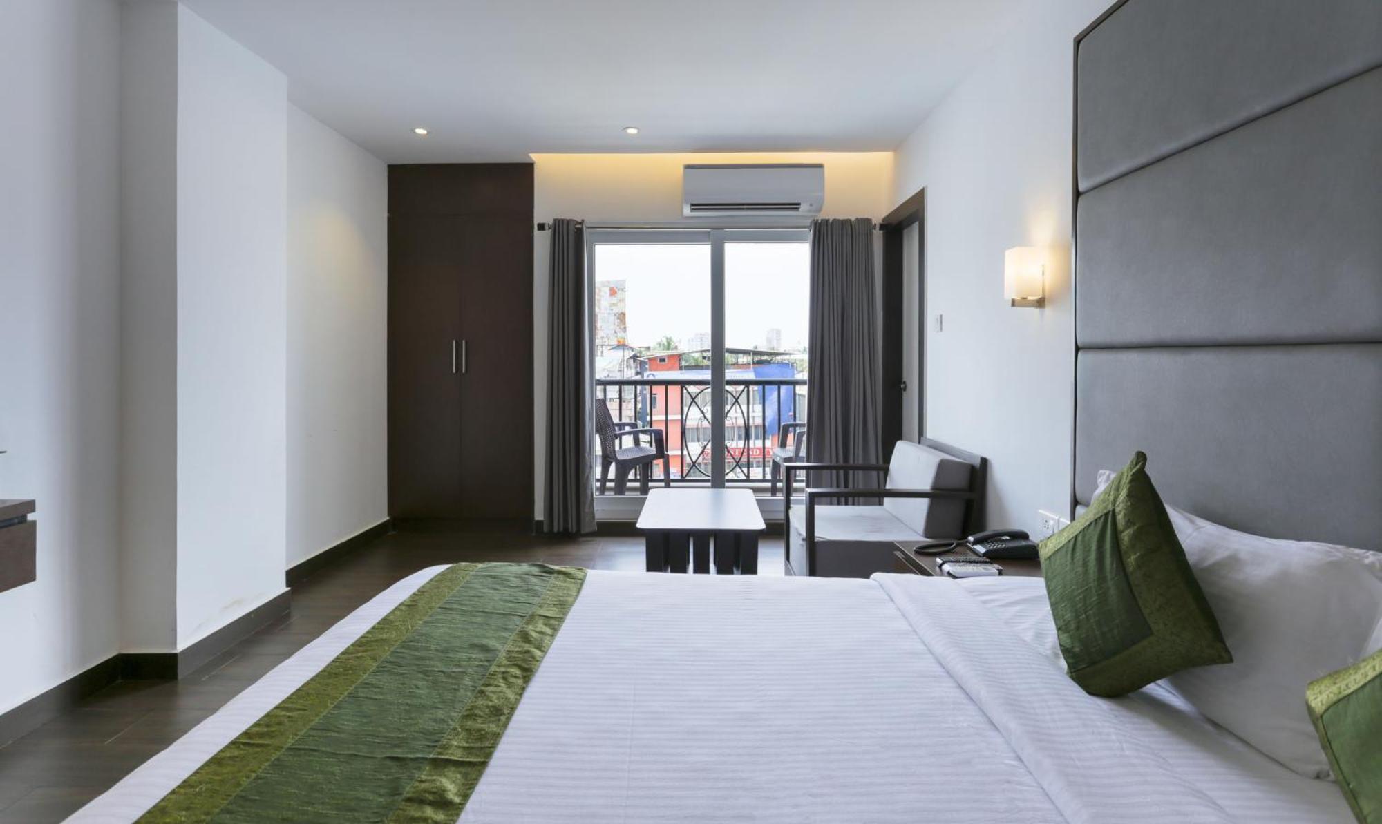 Hotel Crown Suites Kochi Екстер'єр фото